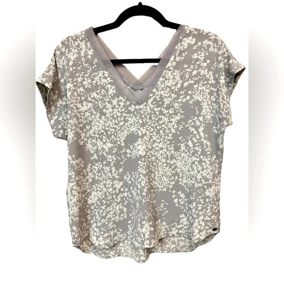 2/$15 - Monk & Lou - Gray V-Neck Blouse with Floral Print and Back Detail - Picture 1 of 9